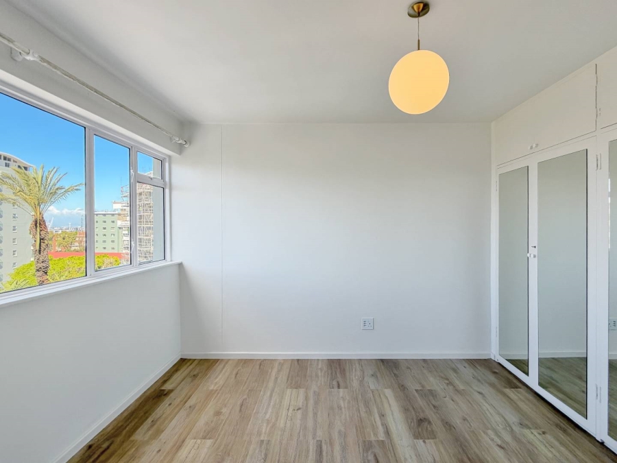 To Let 2 Bedroom Property for Rent in Green Point Western Cape